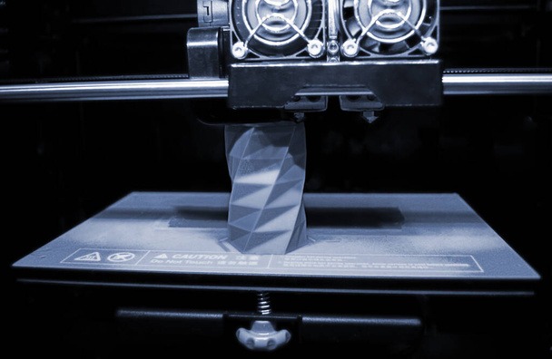 Impressora 3D em operaÃÂ§ÃÂ£o